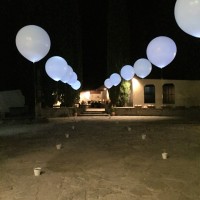 Decoración con globo gigante iluminado con led