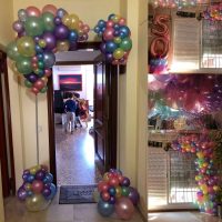 Decoración puerta, fotocall y techo globos fiesta