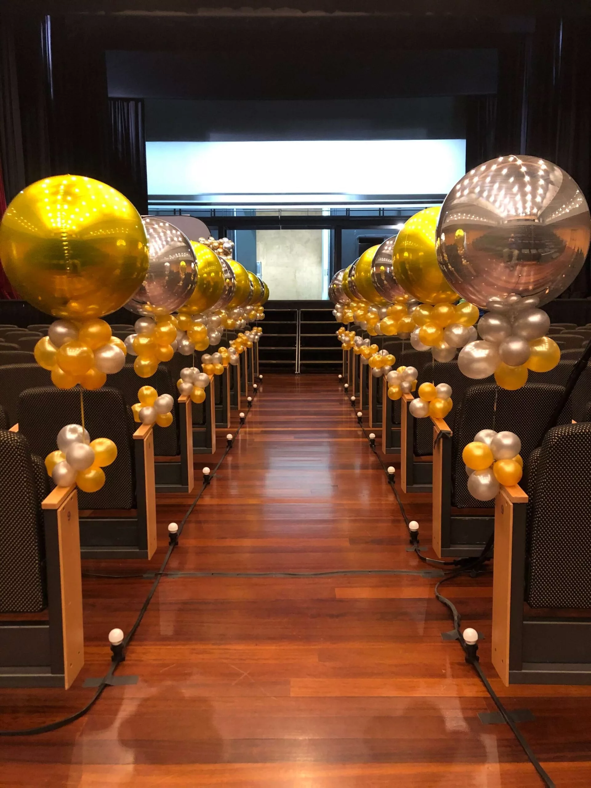 Decoraciones elegantes con globos para eventos y celebraciones